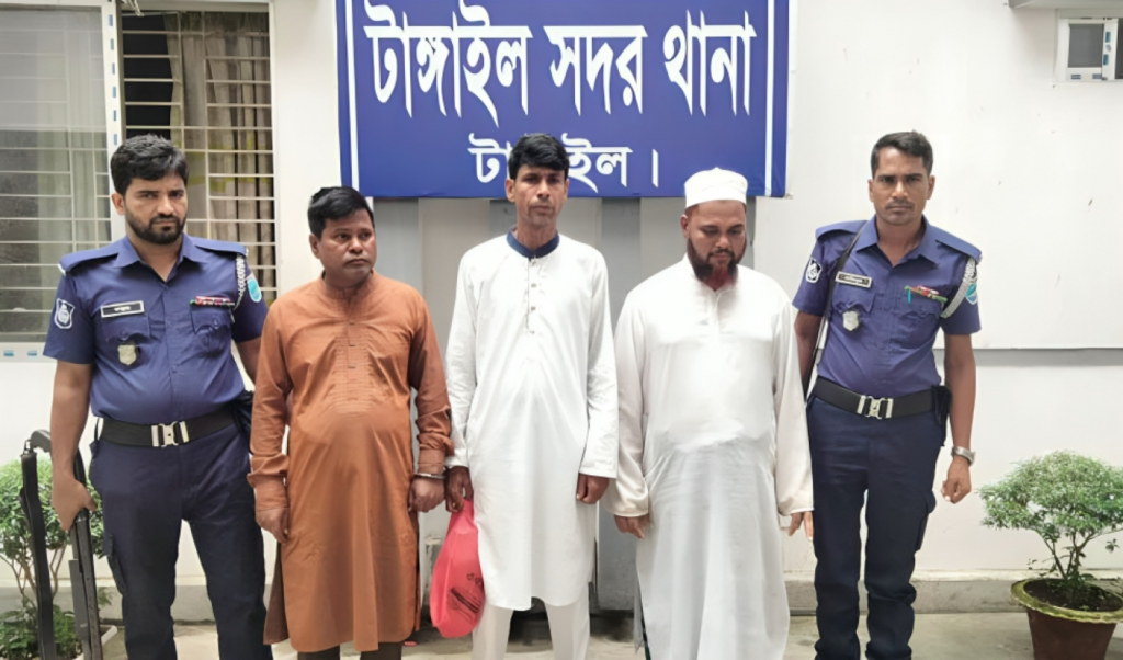 Tk 5 Lakh Extortion Demand from Fish Trader 5 Arrested Including 3 BNP Leaders 1754133753 Tk 5 Lakh Extortion Demand from Fish Trader: 5 Arrested Including 3 BNP Leaders