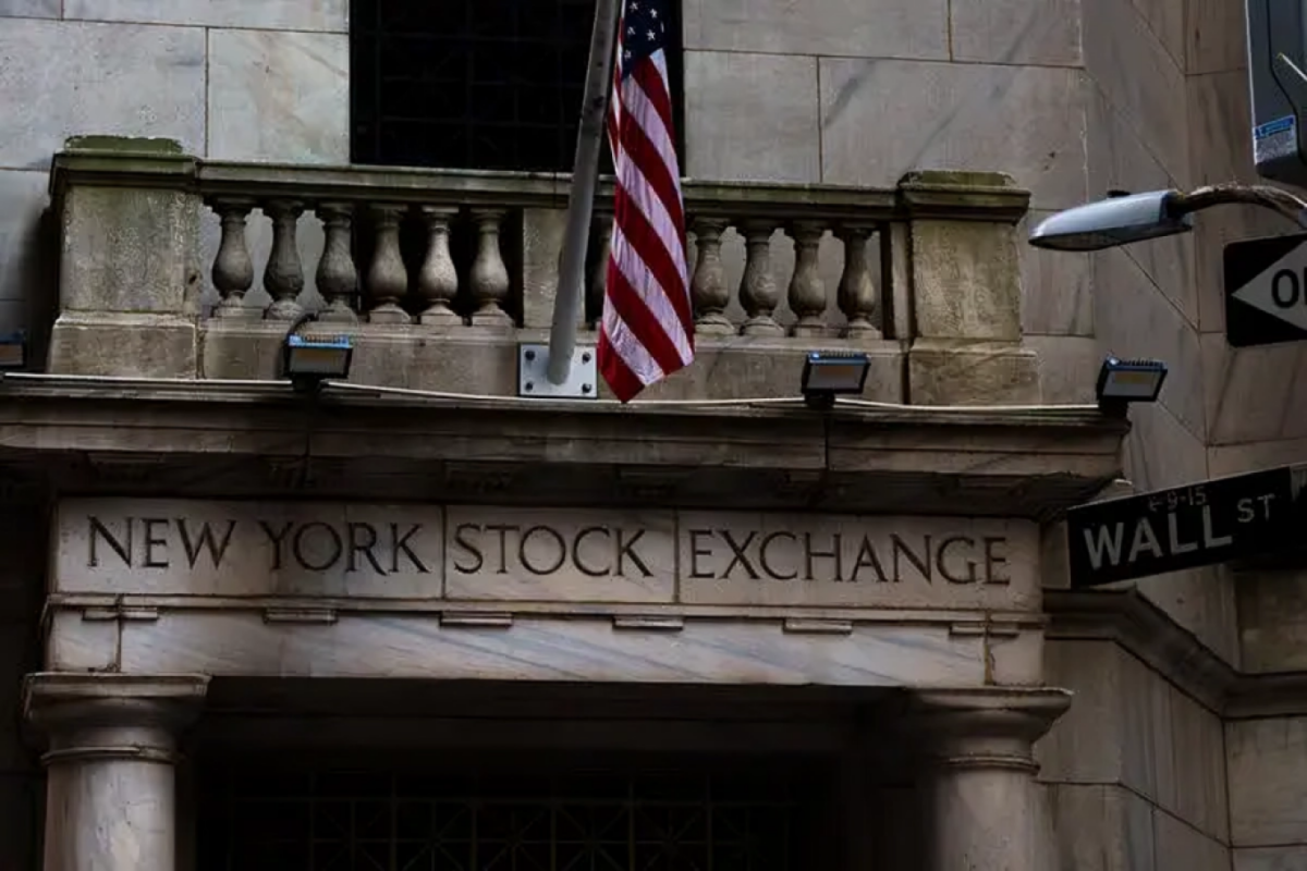 US Stocks Slump Ahead of Key Inflation Report