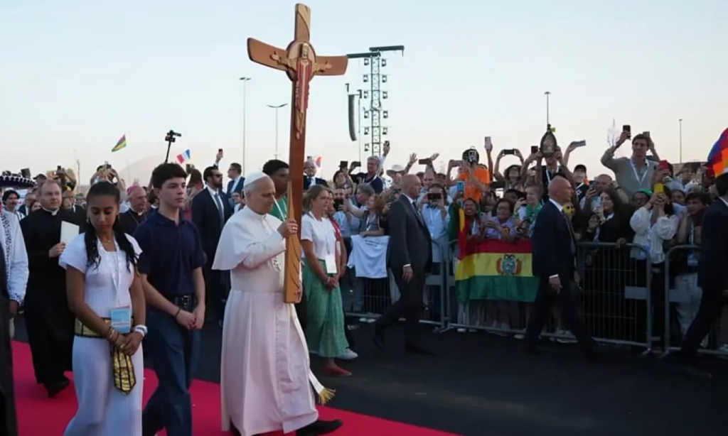 Young Catholics Give Rock Star Welcome to Pope Leo at Vigil 1754215193 Young Catholics Give Rock Star Welcome to Pope Leo at Vigil