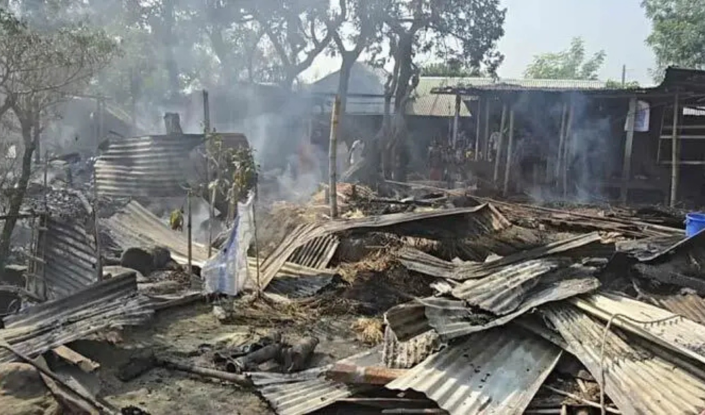 14 houses burnt to ashes in kitchen fire in thakurgaon 14 Houses Burnt to Ashes in Kitchen Fire in Thakurgaon