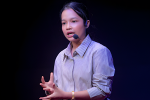 15-Year-Old English Teacher with 5.5 Million Followers