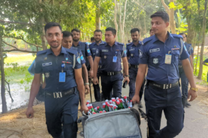 32 Petrol Bombs Found in Lugage by Highway in Faridpur