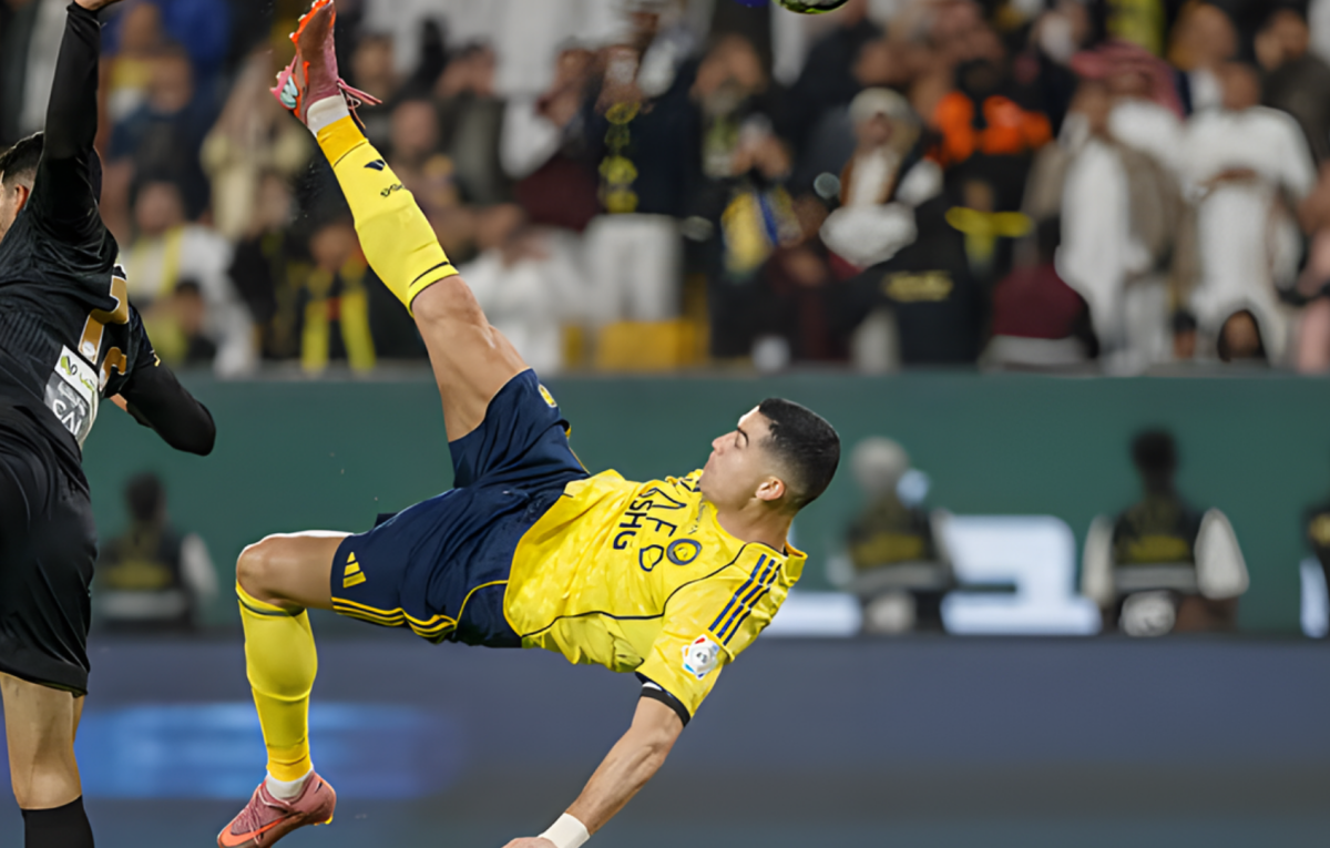 40 and Still Flying! Ronaldo’s Insane Bicycle-Kick Goal Shocks the Football World!