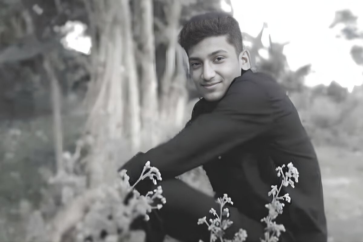 A college student electrocuted to death in Jhalokathi