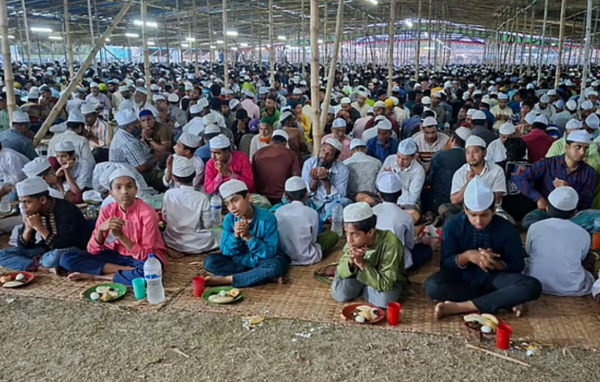 A Grand Tradition: Six Thousand Break Fast Together