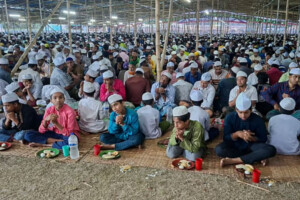 A Grand Tradition: Six Thousand Break Fast Together
