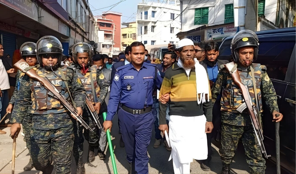 a jamaat leader arrested in front of polling station with 79000 taka A Jamaat leader arrested in front of polling station with 79,000 Taka