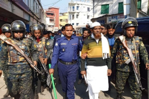 A Jamaat leader arrested in front of polling station with 79,000 Taka