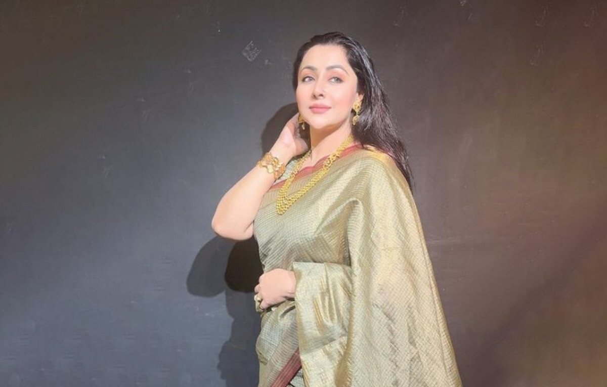 Acclaimed Singer Eva Rahman Debuts Poetry at Book Fair