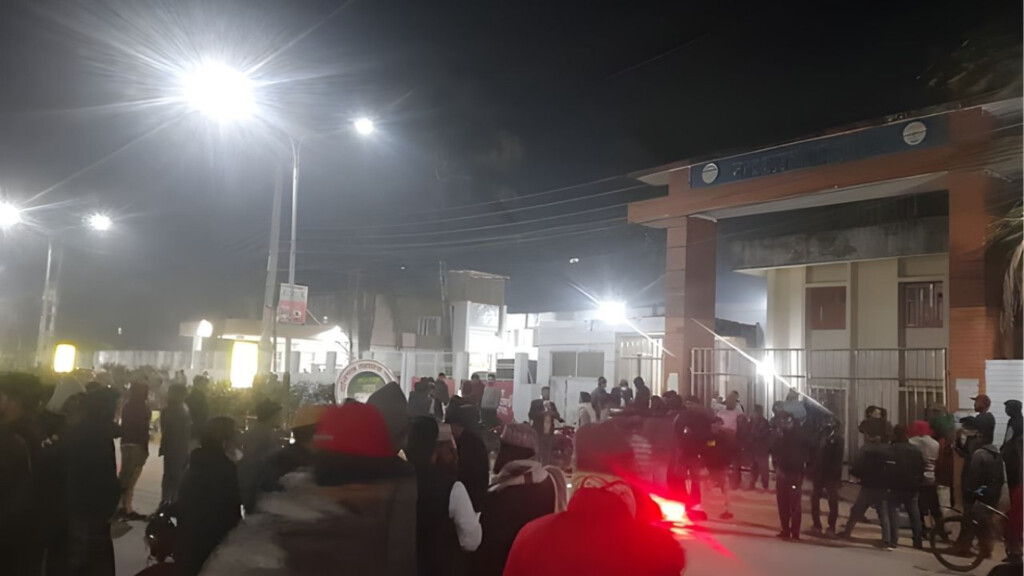 activists besiege police station following student leaders arrest Activists Besiege Police Station Following Student Leader's Arrest