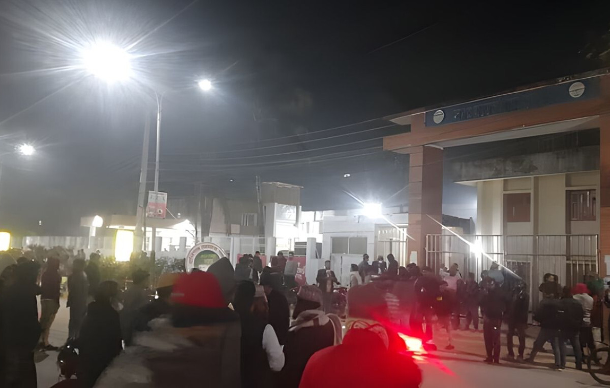 Activists Besiege Police Station Following Student Leader’s Arrest