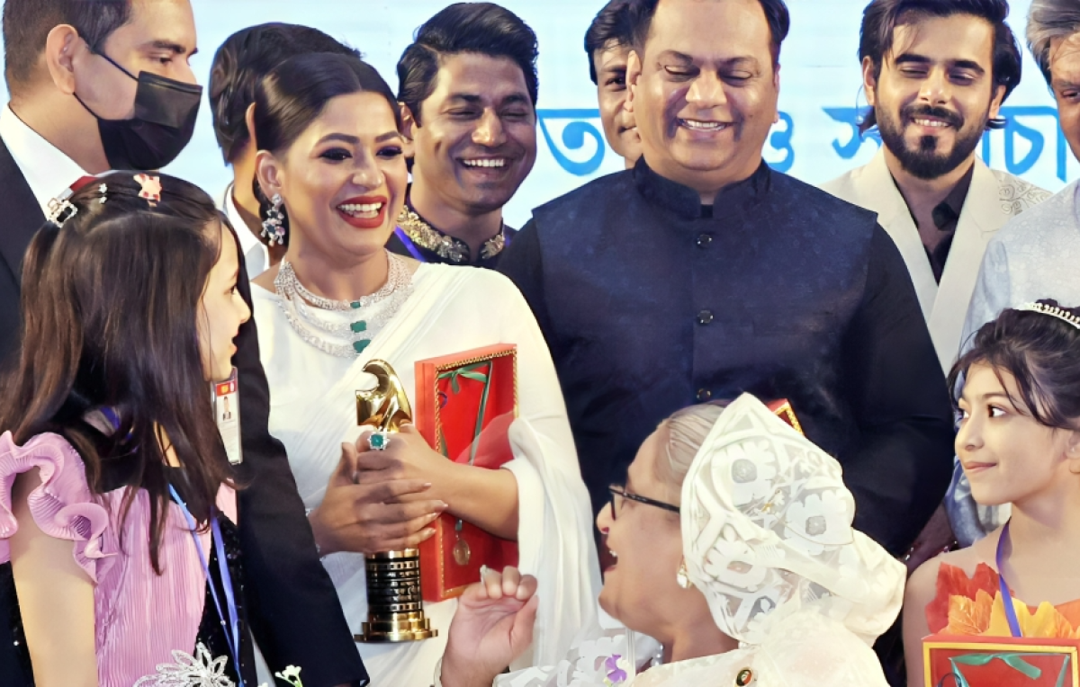 Actress Bandhon Shares Photo with Sheikh Hasina, Sparks Debate