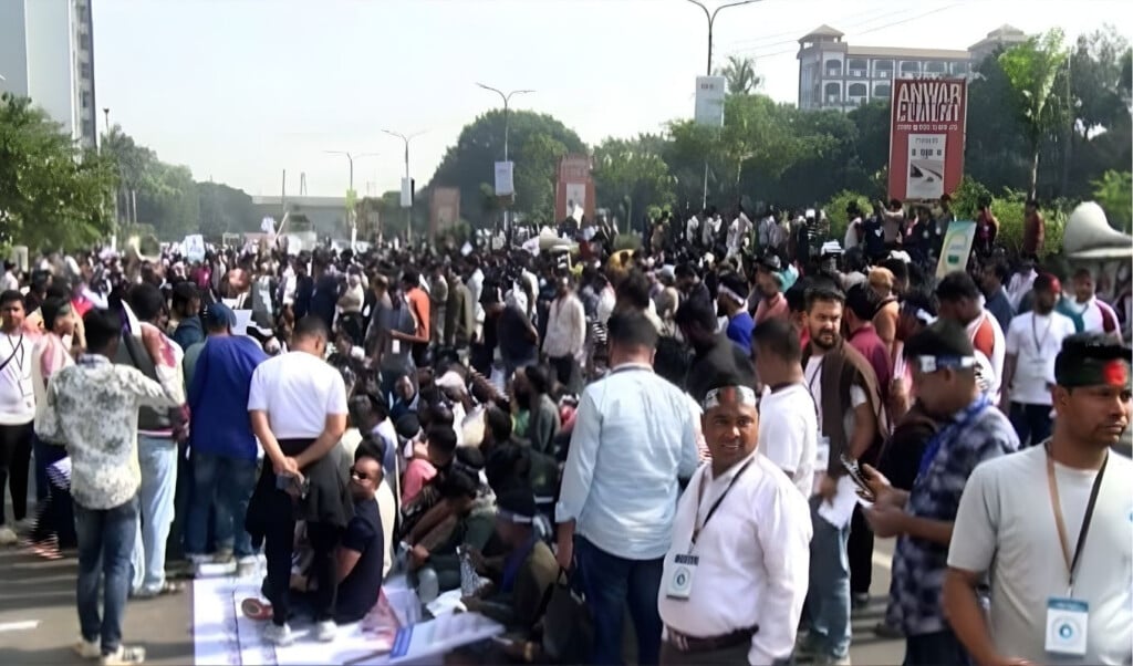 agargaon in gridlock mobile traders block road Agargaon in Gridlock: Mobile Traders Block Road