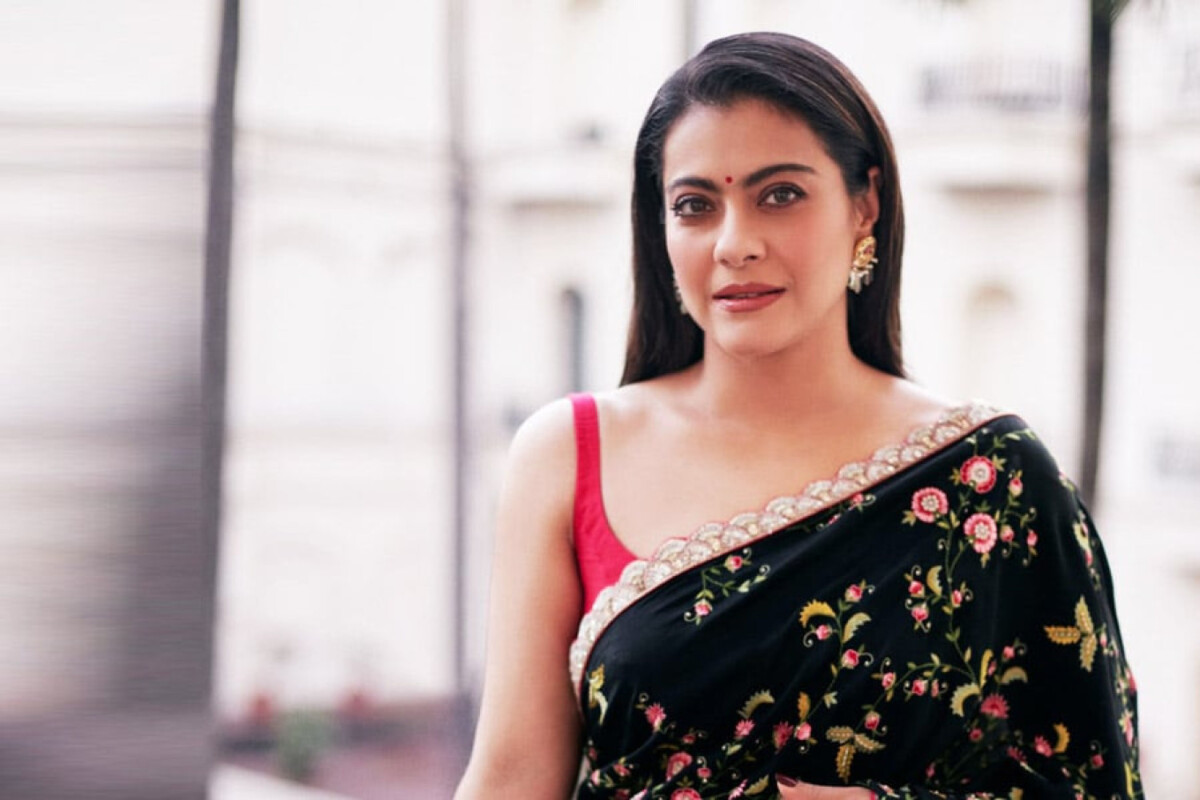 Ajay Gifts Kajol a Dream Library on Honeymoon