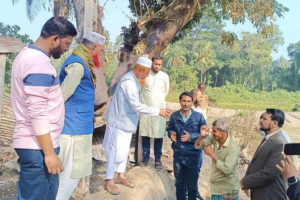 Allama Ilyas Nuri Supports Hindu Families Affected by Rauzan Fire