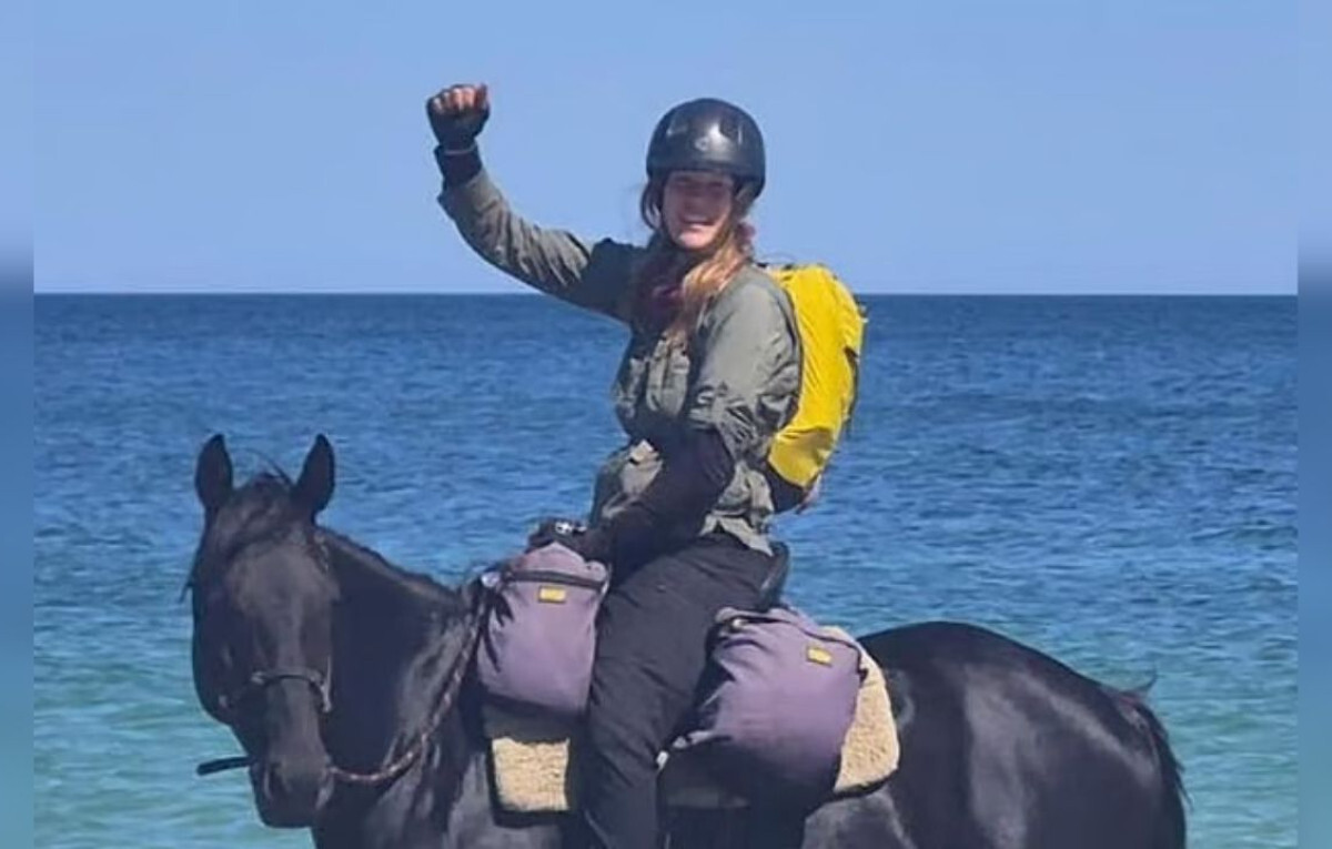 American Equestrian Crosses Australia With Wild Brumby