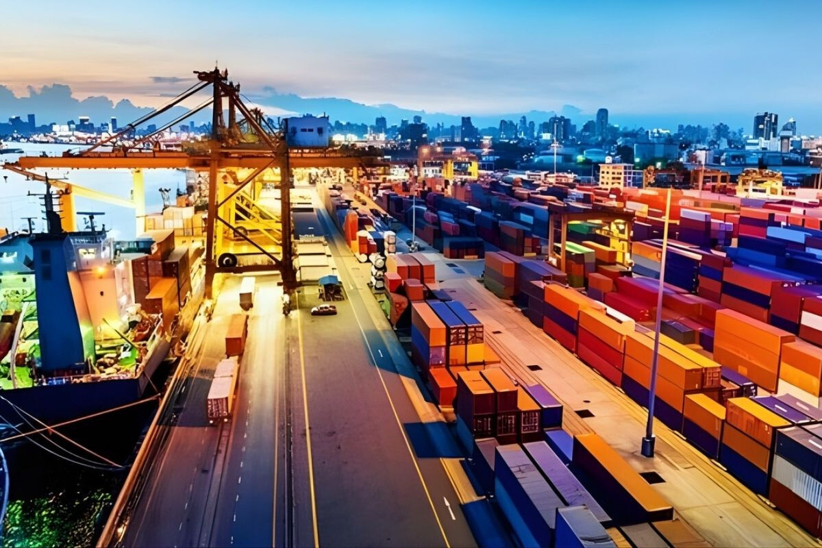 Announcement to reopen Chittagong Port after 16½-hour strike