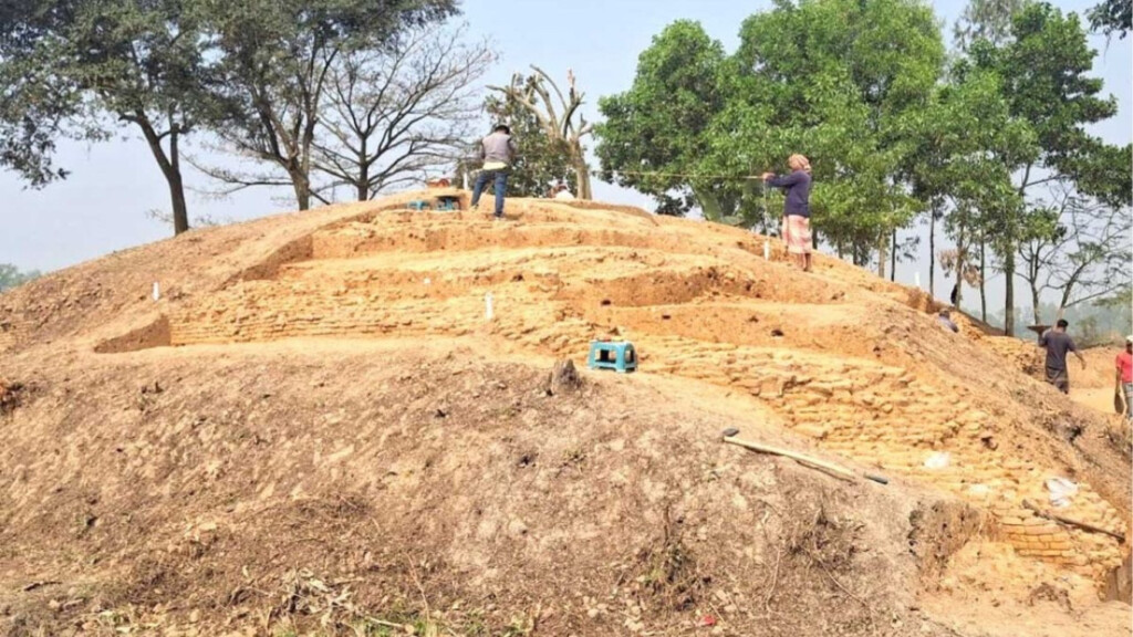 archaeologists uncover five ancient settlements Archaeologists Uncover Five Ancient Settlements