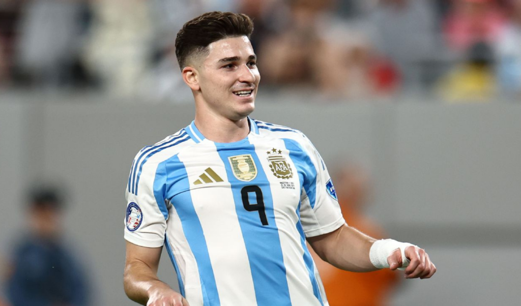 Argentine Star Álvarez Names His All-Time Football Greats 2 argentine star lvarez names his all time football greats Argentine Star Álvarez Names His All-Time Football Greats