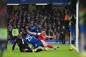 Arsenal Edge First-Leg Thriller Despite Garnacho Brace