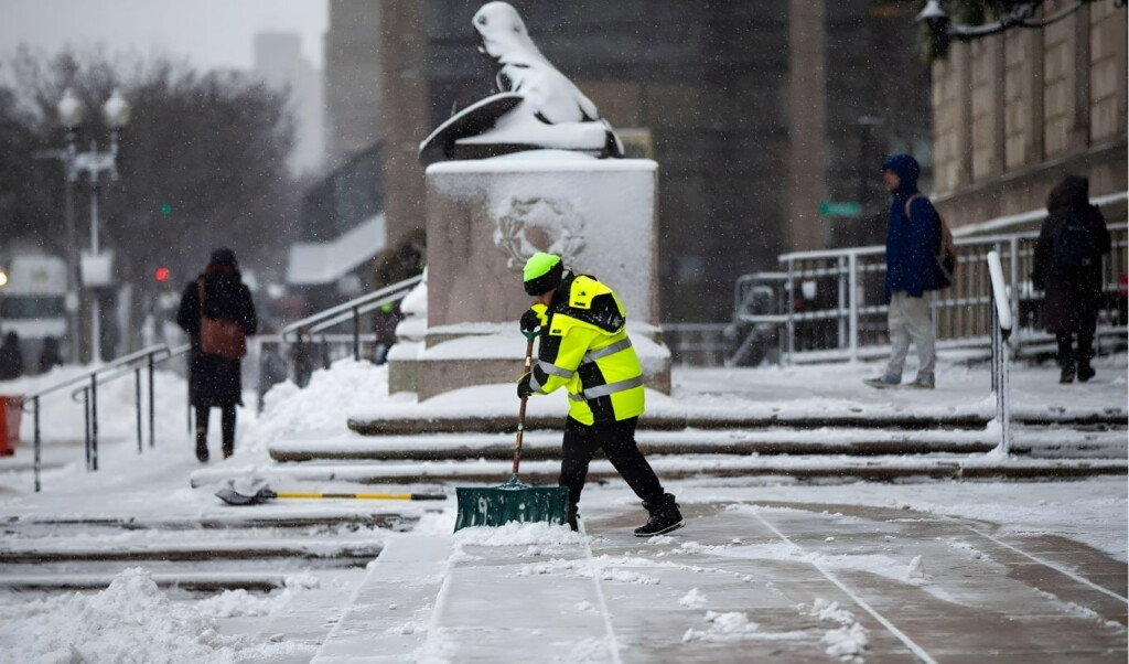 at least 30 people have lost their lives in the united states due to a severe snowstorm At least 30 people have lost their lives in the United States due to a severe snowstorm