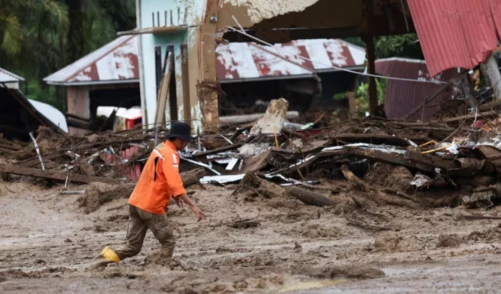 at least 700 killed in storms floods and landslides in indonesias sumatra At Least 700 Killed in Storms, Floods and Landslides in Indonesia’s Sumatra