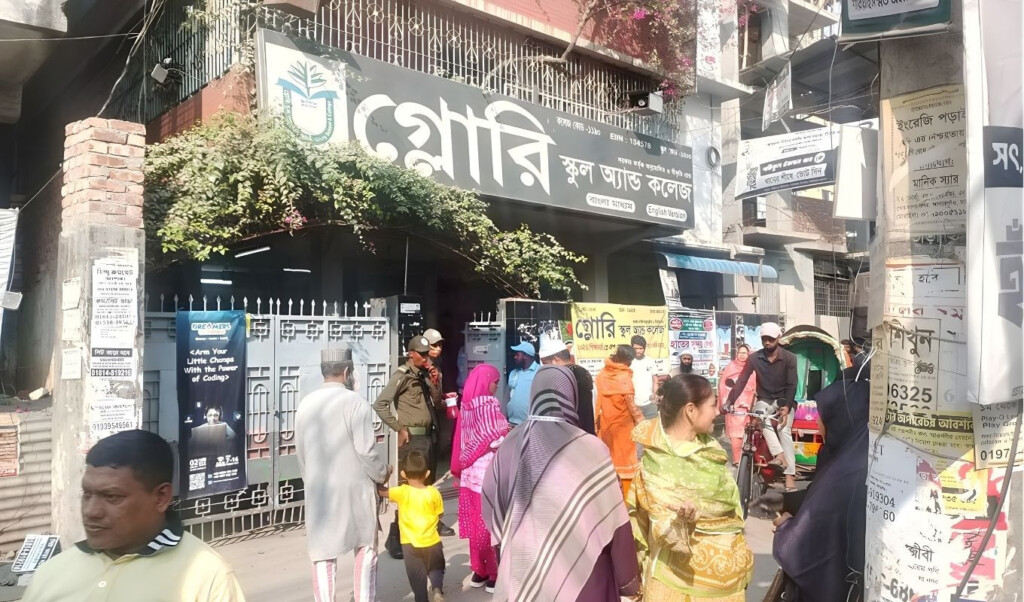 at the mirpur glory school polling station 8 per cent of voters had cast their ballots in the first one and a half hours At the Mirpur Glory School polling station, 8 per cent of voters had cast their ballots in the first one and a half hours.