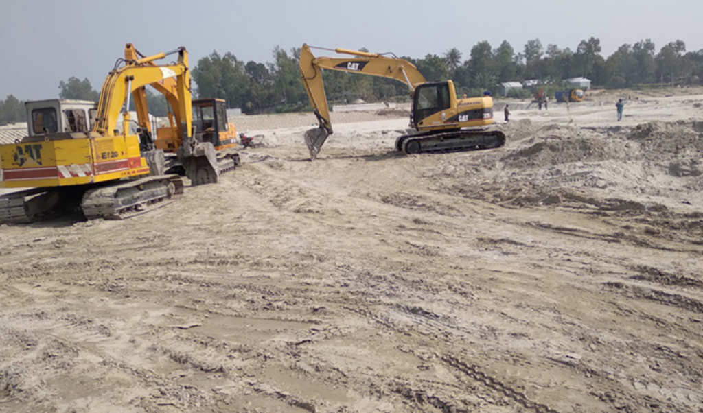 attack and firing over stopping illegal sand mining 4 injured Attack and Firing Over Stopping Illegal Sand Mining, 4 Injured