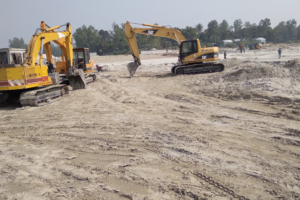 Attack and Firing Over Stopping Illegal Sand Mining, 4 Injured