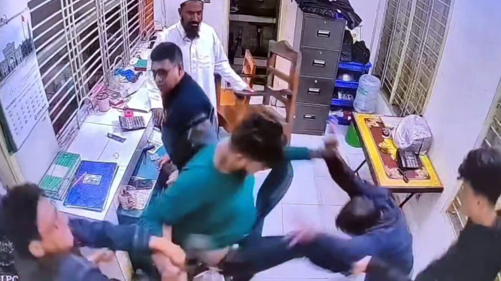 attack at bridge toll plaza leaves three injured Attack at Bridge Toll Plaza Leaves Three Injured