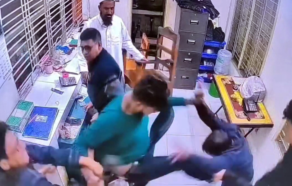 Attack at Bridge Toll Plaza Leaves Three Injured