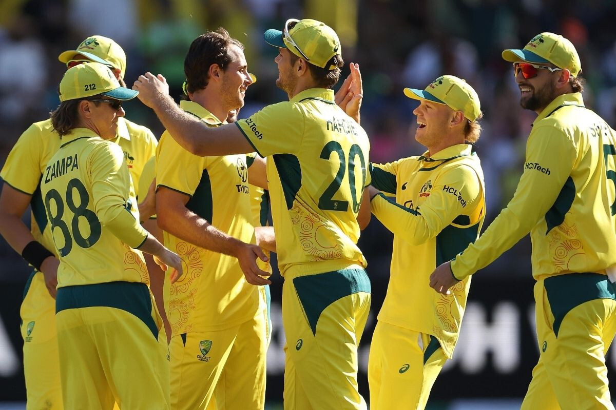 Australia reach semi-finals with dominant 54-run win over Bangladesh