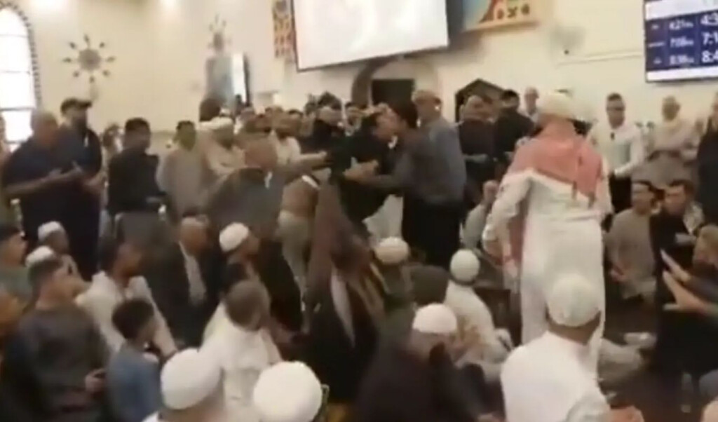 australian muslims confront prime minister at eid prayer Australian Muslims Confront Prime Minister at Eid Prayer