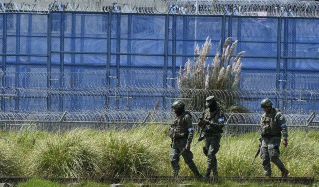 authorities report 31 deaths in ecuador prison many from asphyxiation Authorities Report 31 Deaths in Ecuador Prison, Many from Asphyxiation