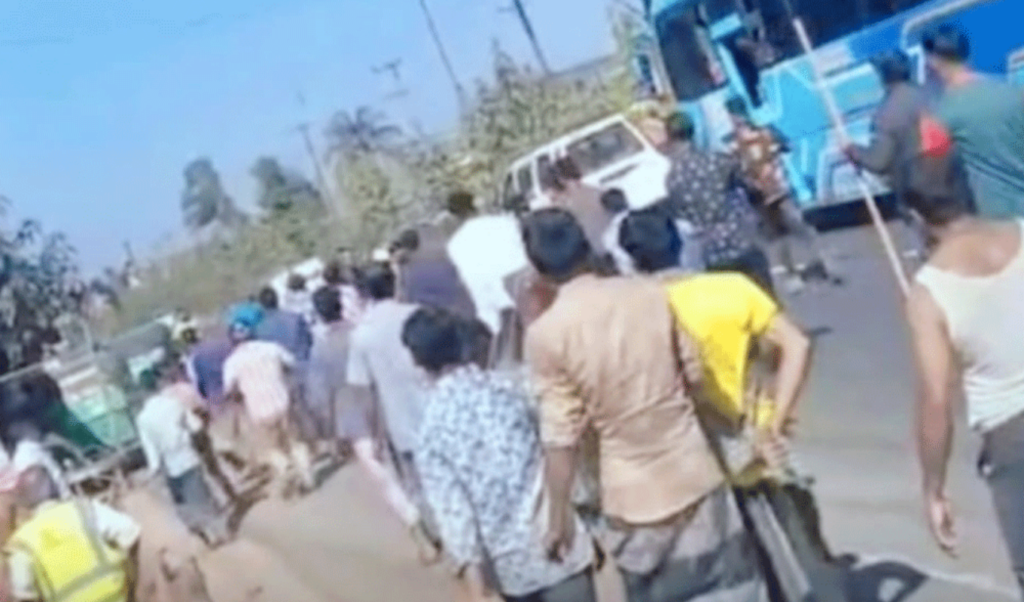 auto rickshaw drivers assault traffic police in karnaphuli Auto-Rickshaw Drivers Assault Traffic Police in Karnaphuli