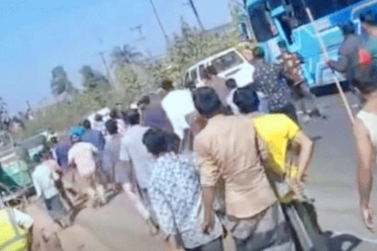 Auto-Rickshaw Drivers Assault Traffic Police in Karnaphuli