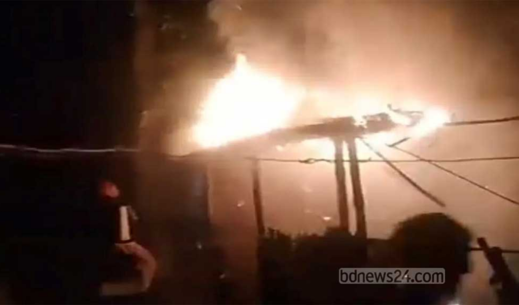 awami league leaders house set on fire journalists house bombed in sirajganj Awami League leader's house set on fire, journalist's house bombed in Sirajganj