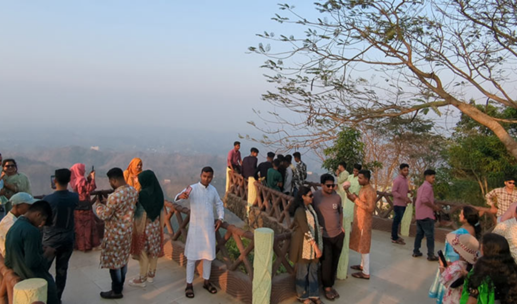 bandarban becomes festive tourist haven Bandarban Becomes Festive Tourist Haven