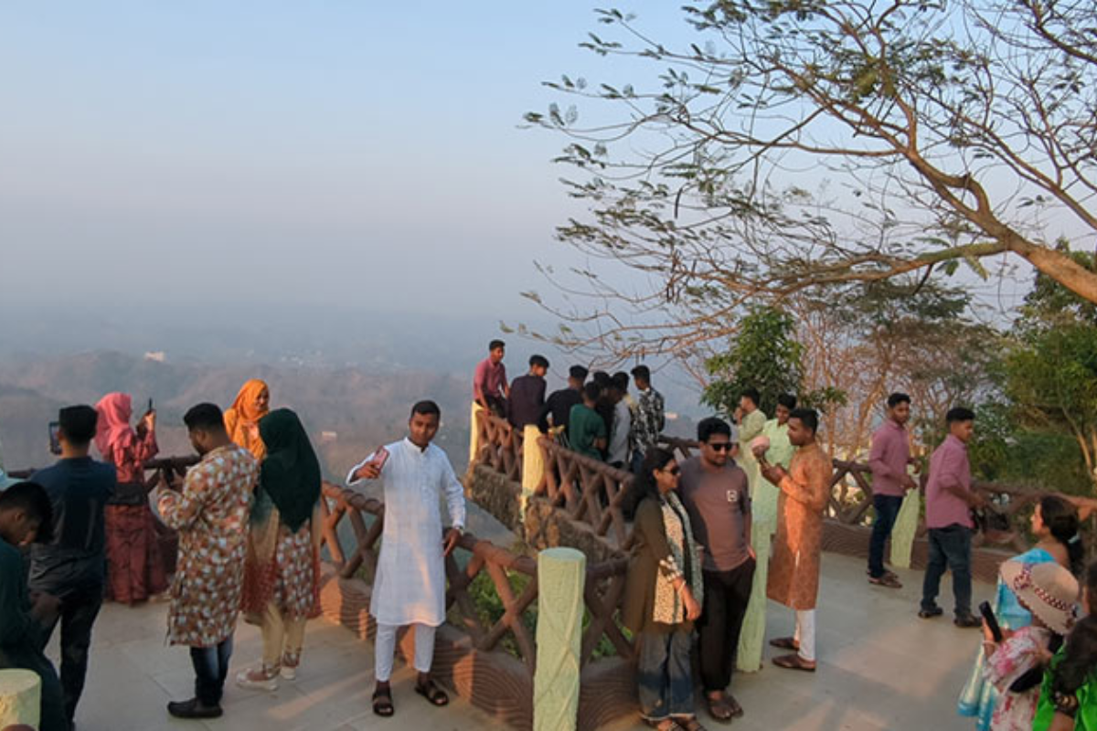 Bandarban Becomes Festive Tourist Haven