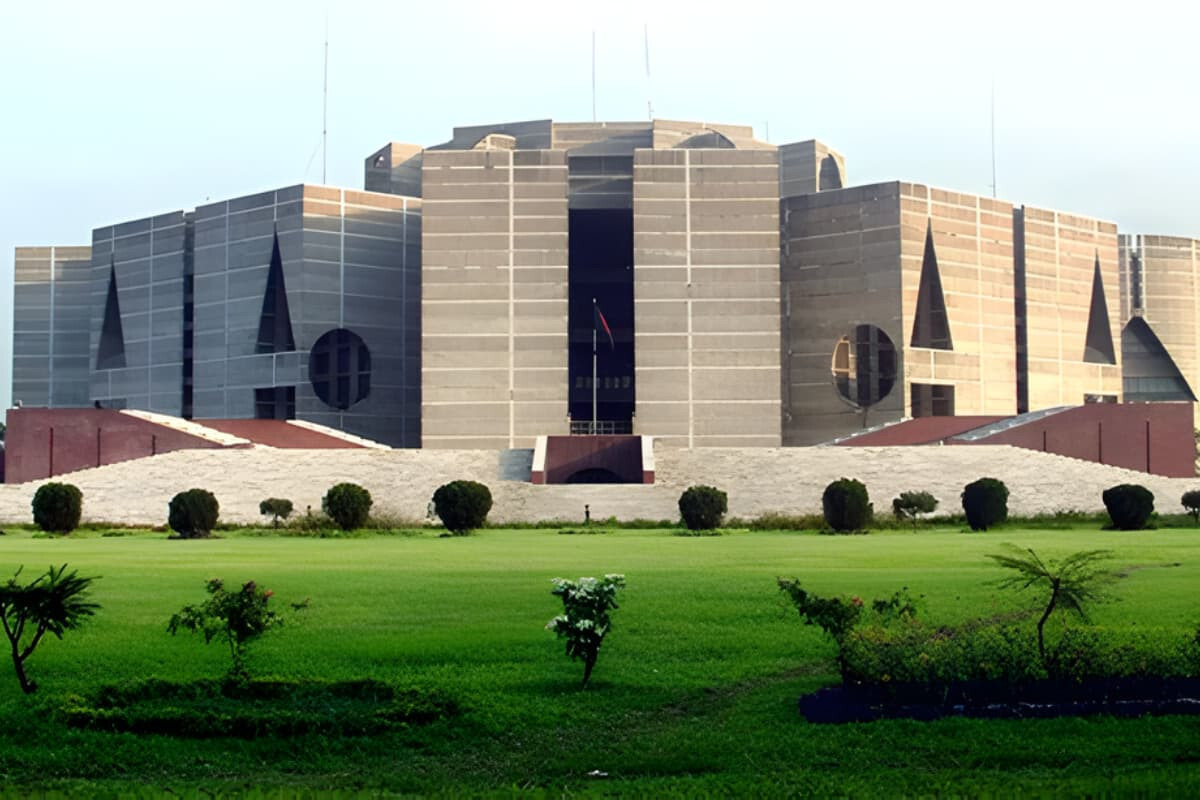 Bangladesh Bans Non-Life Insurance Agent Commissions