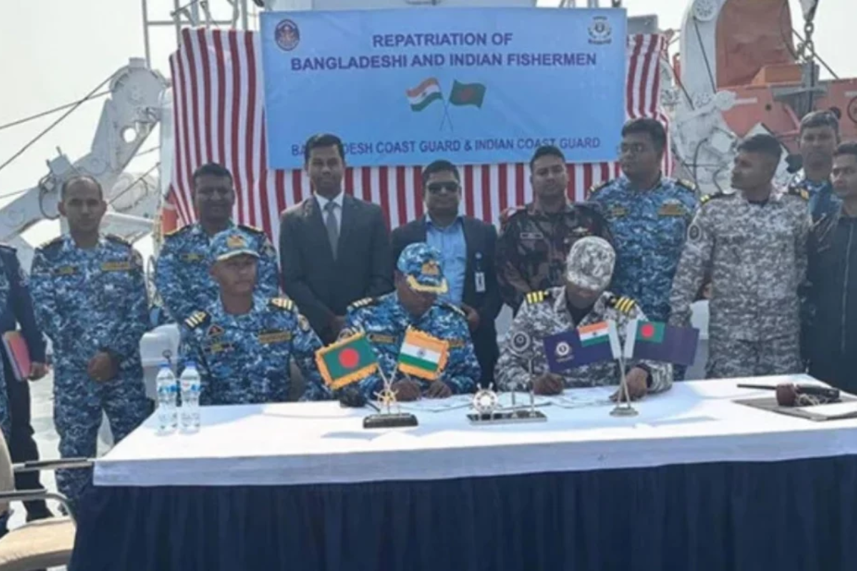 Bangladesh Repatriates 128 Fishermen from India