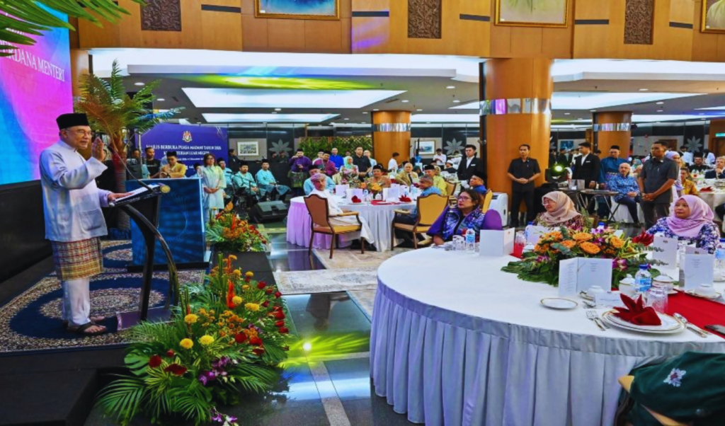 Bangladeshis’ Legal Status Raised with Malaysian PM 3 bangladeshis legal status raised with malaysian pm Bangladeshis’ Legal Status Raised with Malaysian PM