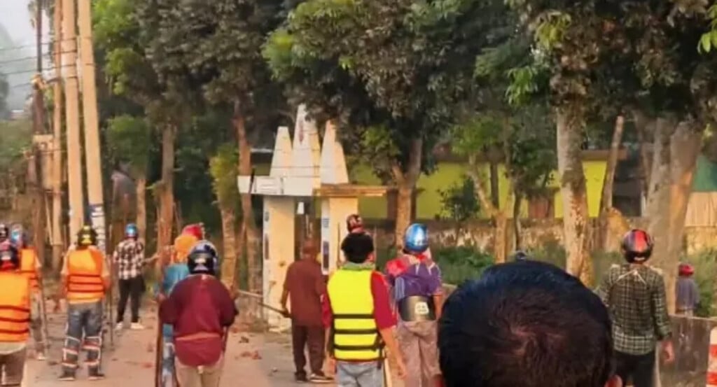 bloody clash over mothers funeral in brahmanbaria leaves 1 dead Bloody Clash Over Mother’s Funeral in Brahmanbaria Leaves 1 Dead