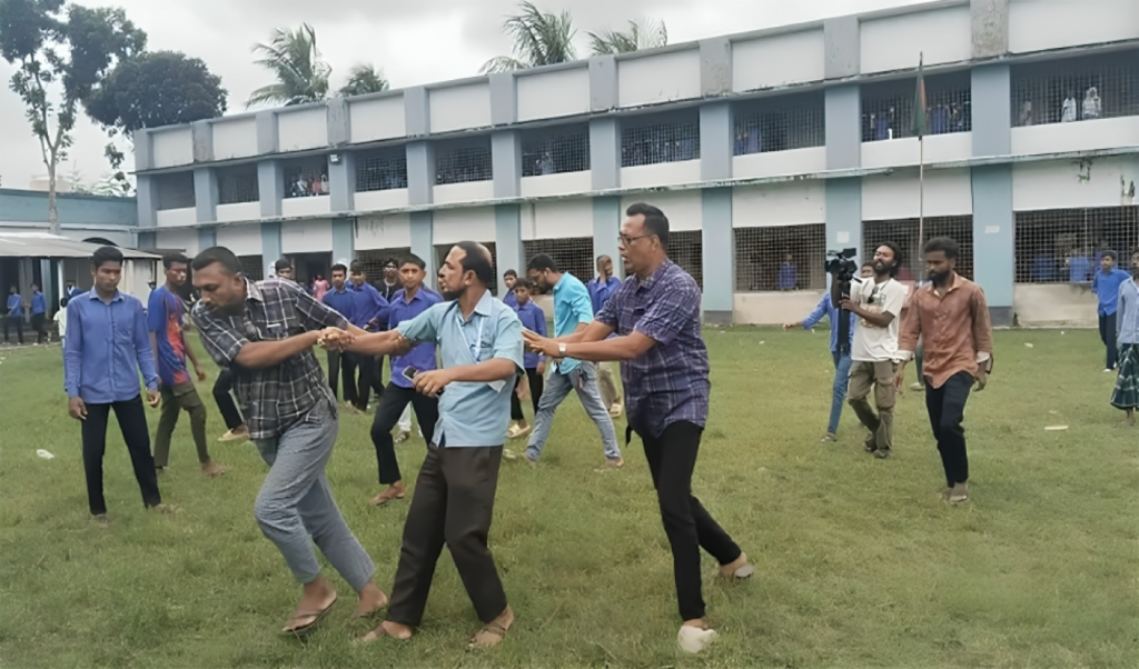 bnp and chhatra dal leaders assault teacher paraded him through market BNP and Chhatra Dal Leaders Assault Teacher, Paraded Him Through Market