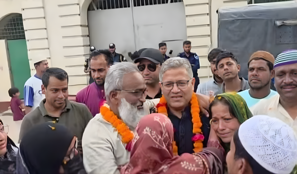 bnp mp welcomes freed awami league leader with flowers BNP MP Welcomes Freed Awami League Leader with Flowers