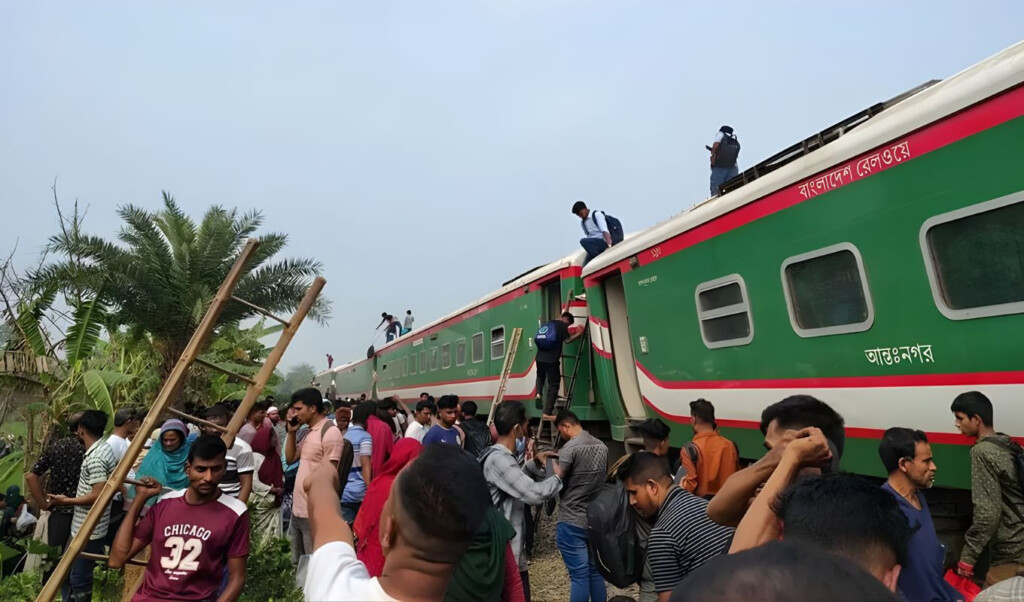 bogura train derailment halts dhaka northern services Bogura Train Derailment Halts Dhaka-Northern Services