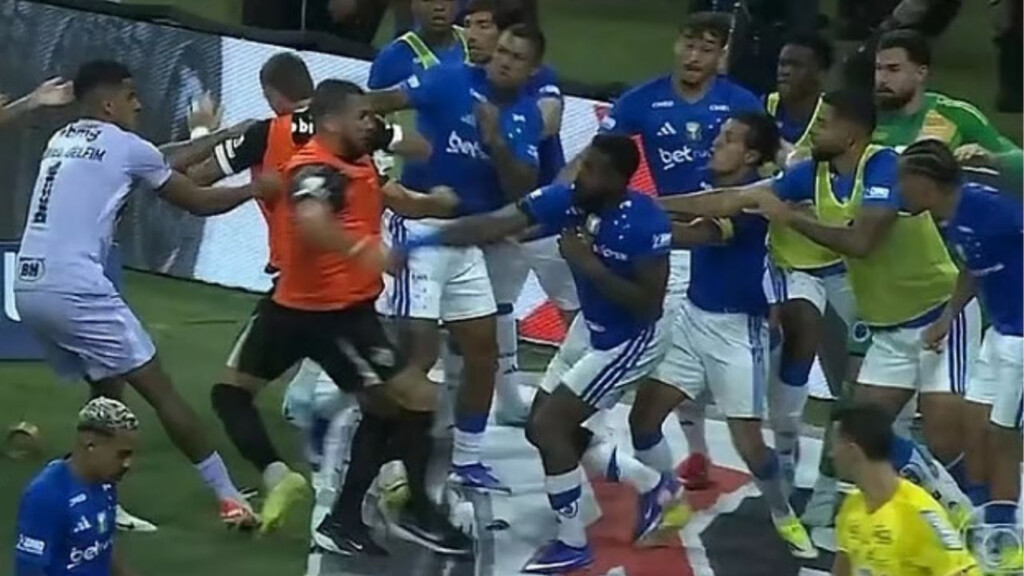 Brazilian Final Ends in Bloodshed: 23 Red Cards 2 brazilian final ends in bloodshed 23 red cards Brazilian Final Ends in Bloodshed: 23 Red Cards