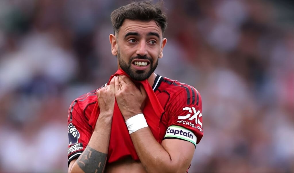 bruno fernandes stars as manchester united overcome crystal palace Bruno Fernandes Stars as Manchester United Overcome Crystal Palace