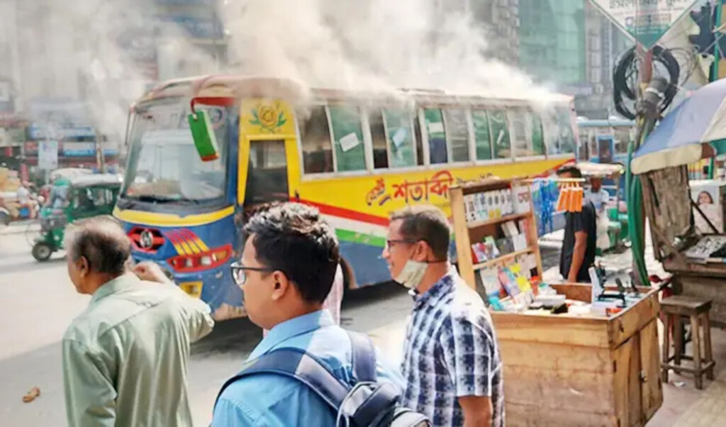 bus of shatabdi paribahan set on fire in mirpur Bus of Shatabdi Paribahan Set on Fire in Mirpur