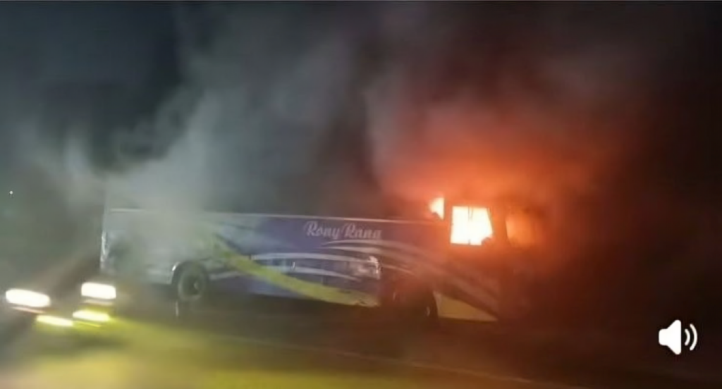 bus set on fire in feni during awami leagues lockdown programme dhakachattogram highway brought to a standstill Bus Set on Fire in Feni During Awami League’s ‘Lockdown’ Programme — Dhaka–Chattogram Highway Brought to a Standstill